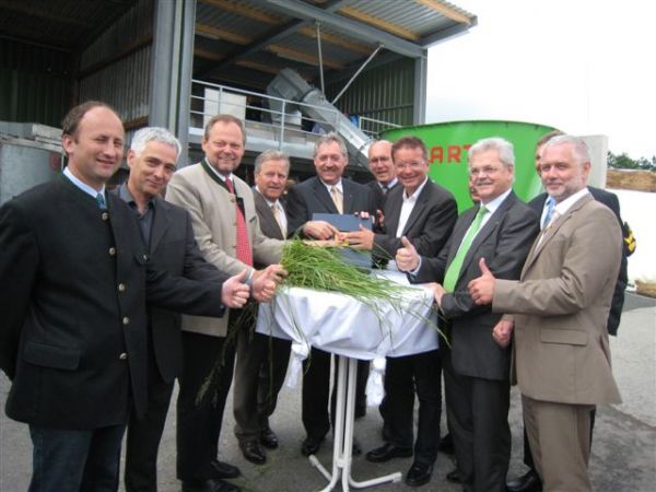 Graspresssaft und aufgereinigtes FiltratInbetriebnahme der Grünen Bioraffinerie 