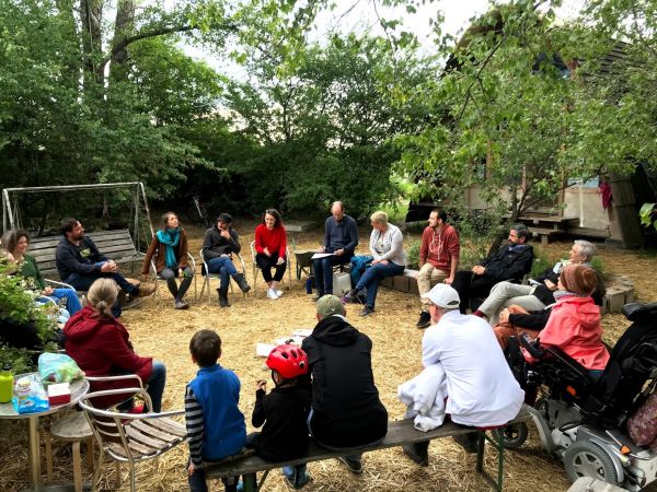 Auf dem Gelände der (ehemaligen) vienna.transitionBASE neben der Seeestadt Aspern fand der 5. SALON essBAR im Juni 2020 statt, ein Vernetzungstreffen für urban Gardening Aktivitäten und Plattform für Interessierte.