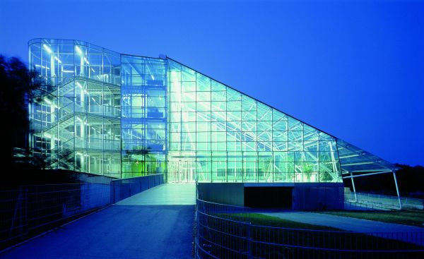 Als Demonstrationsprojekt für das Sondierungsprojekt GreenTech-Renovation dient die Schule am Kinkplatz von Helmut Richter, da bei diesem Gebäude exemplarisch sehr viele Themen zur sinnvollen energetischen Sanierung bearbeitet werden konnten.