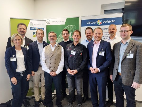 Am 15. Mai 2024 versammelten sich rund 80 Fachleute aus der Mobilitätsbranche beim Green Testing Lab im Ökopark Hartberg, um sich über die neusten Entwicklungen sowie Herausforderungen zum Thema Batteriesicherheit in der E-Mobilität auszutauschen.
In insgesamt sieben Vorträgen lieferten namhafte Vortragende wertvollen Input aus verschiedenen Blickwinkeln, der durch anschließende Fachdiskussionen vertieft wurde.