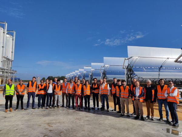 Das Abschluss-Meeting des IEA SHC Task 64 fand in Sevilla statt. Im Rahmen des Meetings wurde Europas größte solare Prozesswärmeanlage besucht. Die Solaranlage wurde 2023 von Azteq/Solarlite errichtet, wird von ENGIE Spain betrieben und die Wärme an die Brauerei Heineken Sevilla geliefert. Neben der Parabolspiegel-Solarfläche von 43.000 m² (30 MW Leistung) sorgen Hochtemperaturspeicher (8 x 200 m³) für einen hohen Deckungsgrad von 60-70%